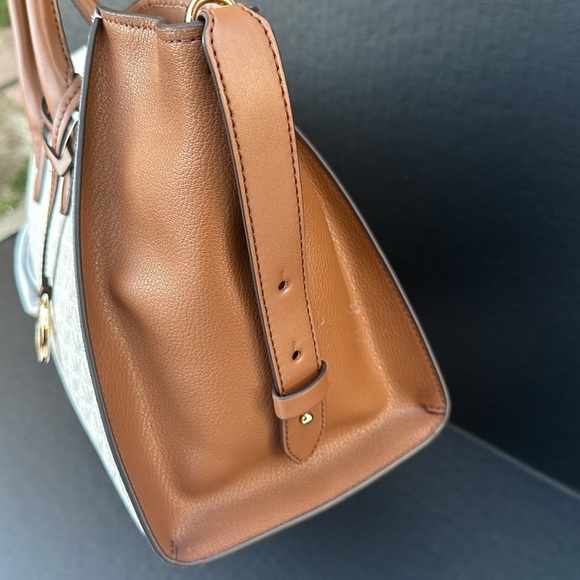 New MICHAEL KORS Bag and Wallet - Picture 3 of 13